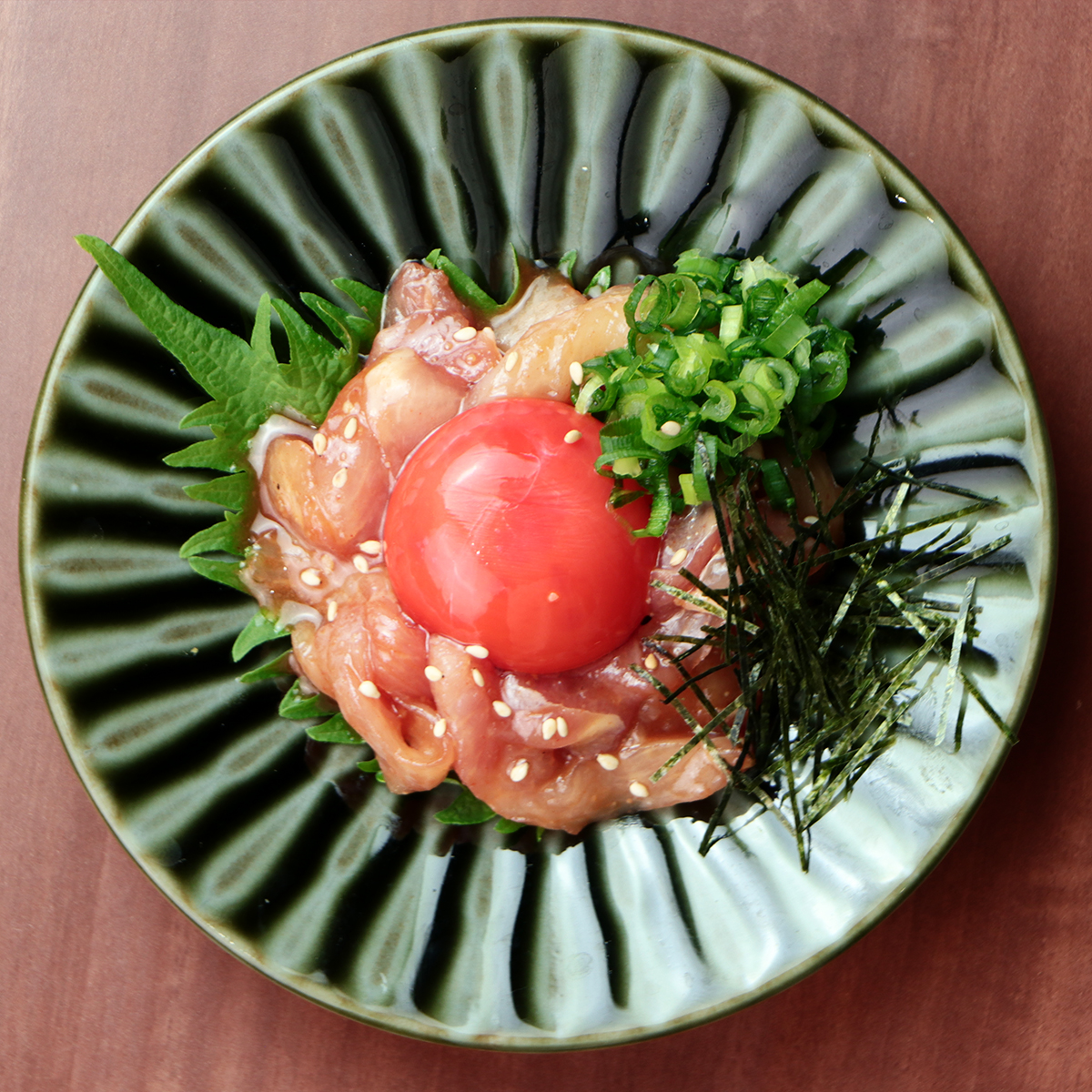 大摩桜鶏ユッケ風 龍の玉子で