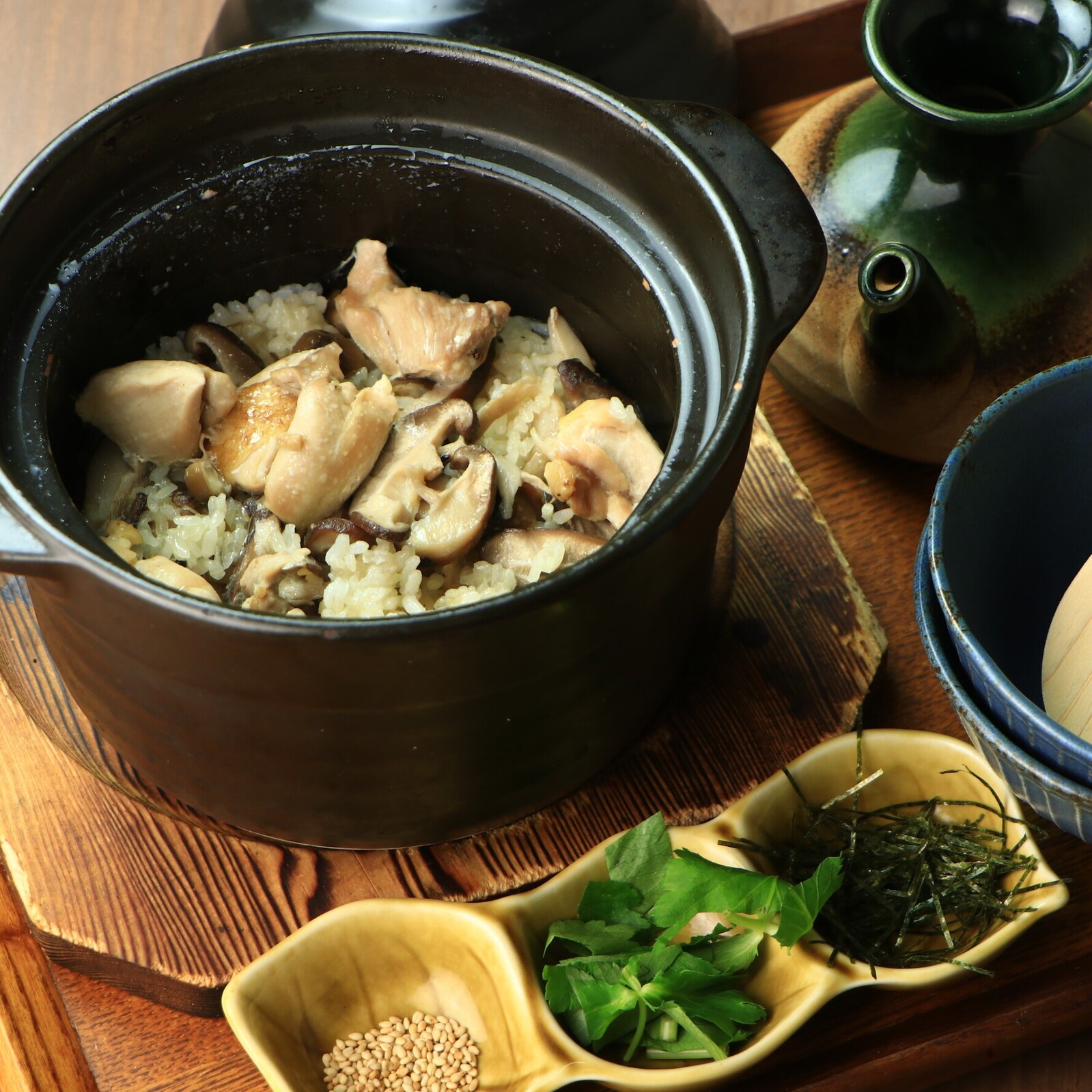 炊きたて 大摩桜鶏ときのこの釜飯